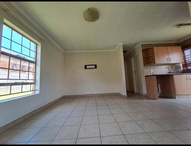 3 BEDROOM HOUSE FOR SALE IN OLIEVENHOUTBOSCH